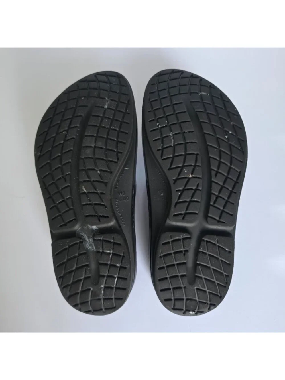 OOFOS OOlala Luxe Iridescent Blue Black Recovery Flip Flops Comfort Slides. Sz 9